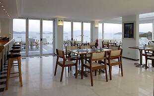 Cape Kanapitsa Hotel & Suites