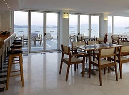 Cape Kanapitsa Hotel & Suites