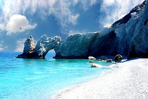 Cape Kanapitsa Hotel & Suites