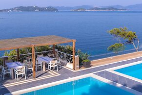 Cape Kanapitsa Hotel & Suites