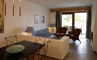 Cape Kanapitsa Hotel & Suites