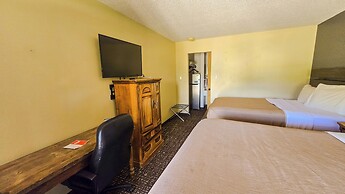 Econo Lodge Eagle Nest