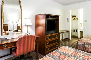 Econo Lodge Eagle Nest