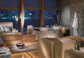 Four Seasons Hotel Hong Kong