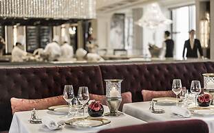 Four Seasons Hotel Hong Kong