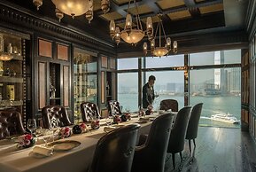 Four Seasons Hotel Hong Kong