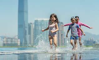 Four Seasons Hotel Hong Kong