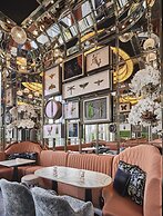 Four Seasons Hotel Hong Kong