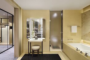 Four Seasons Hotel Hong Kong