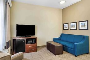 Comfort Inn & Suites Near University of Wyoming
