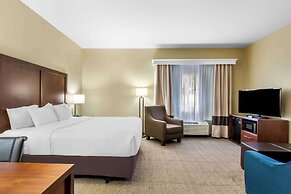 Comfort Inn & Suites Near University of Wyoming