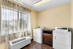 Comfort Inn & Suites Near University of Wyoming