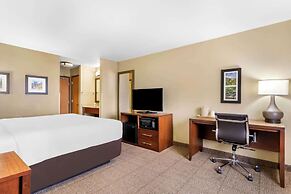 Comfort Inn & Suites Near University of Wyoming