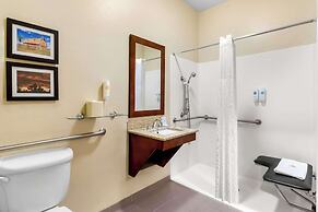 Comfort Inn & Suites Near University of Wyoming