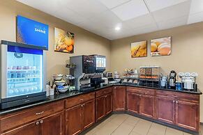 Comfort Inn & Suites Near University of Wyoming