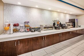 La Quinta Inn & Suites by Wyndham Cincinnati Airpt Florence