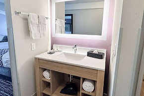 La Quinta Inn & Suites by Wyndham Cincinnati Airpt Florence