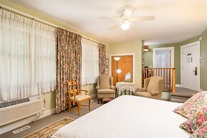 Highland Lake Inn & Resort