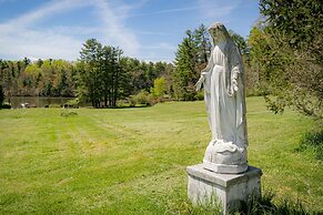 Highland Lake Inn & Resort