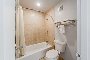 Econo Lodge And Suites Bricktown