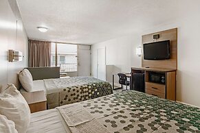 Econo Lodge And Suites Bricktown