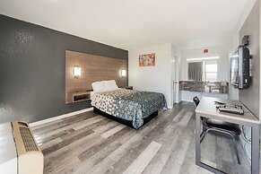 Econo Lodge And Suites Bricktown