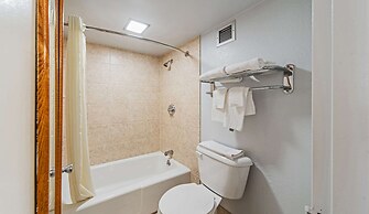 Econo Lodge And Suites Bricktown