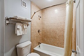Econo Lodge And Suites Bricktown
