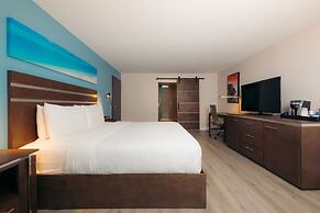 The Cove Hotel, Long Beach