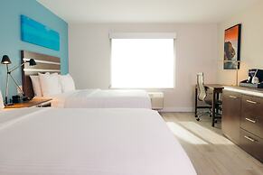 The Cove Hotel, Long Beach