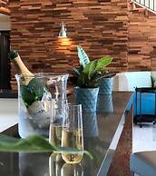 The Cove Hotel, Long Beach