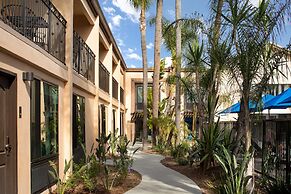 The Cove Hotel, Long Beach