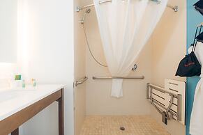 The Cove Hotel, Long Beach