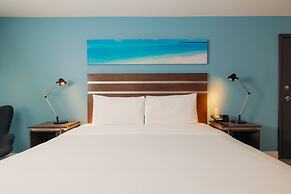 The Cove Hotel, Long Beach