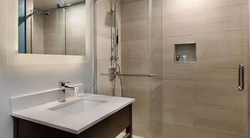 The Cove Hotel, Long Beach