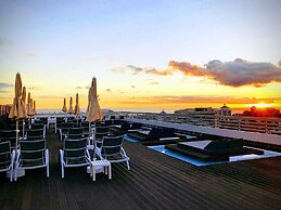 Coral Suites & Spa