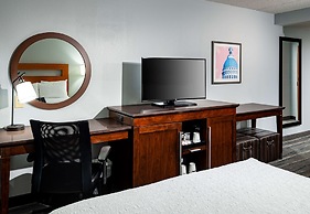 Hampton Inn & Suites St. Louis at Forest Park