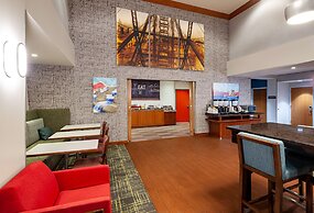 Hampton Inn & Suites St. Louis at Forest Park