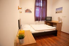Easy Star Hotel