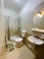 Easy Star Hotel