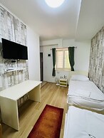 Easy Star Hotel
