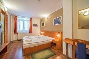 Easy Star Hotel