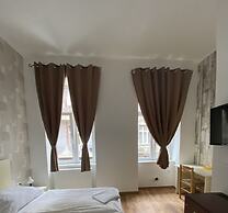 Easy Star Hotel