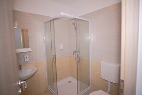 Easy Star Hotel