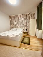 Easy Star Hotel
