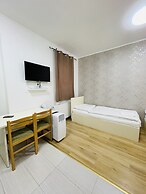 Easy Star Hotel