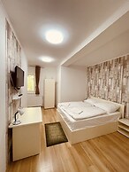 Easy Star Hotel