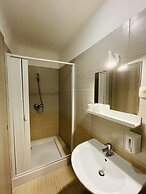Easy Star Hotel