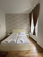Easy Star Hotel