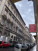 Easy Star Hotel